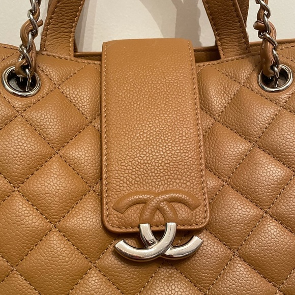 2017 CC SMALL BOX TOTE - Picture 3 of 17